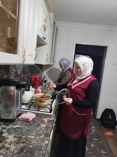 ГБУ «КЦСОН» Шейх-Мансуровского района г. Грозного продолжают оказывать социально- бытовые и социально- психологические услуги на дому